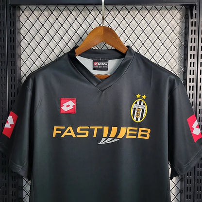 Juventus 2001/02 Secondary Shirt